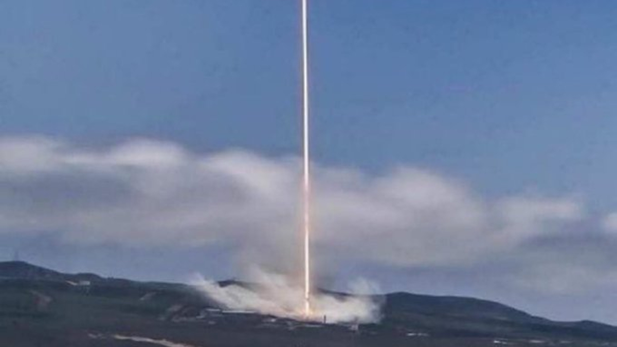 2023 Hawaii Wildfires Started By Laser / Blue Roof, Umbrellas, Cars Conspiracy Theory Meme Template