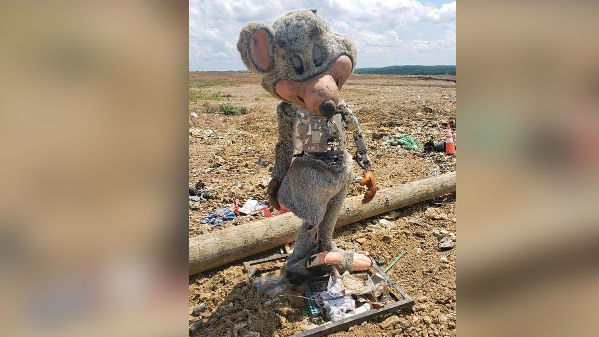 Abandoned Chuck E. Cheese Animatronic