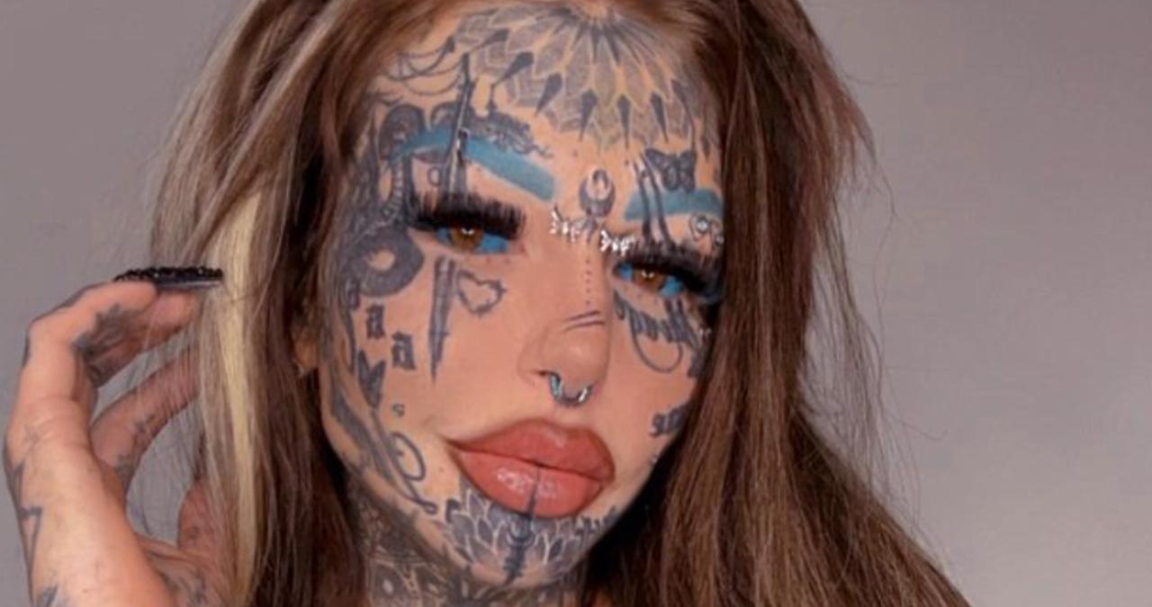 Amber Luke / Blue Eyes White Dragon Girl Meme Template