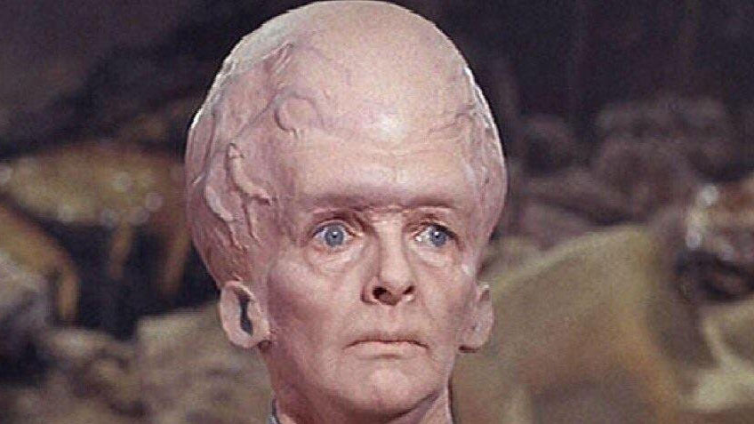 Big Brain Alien Meme Template