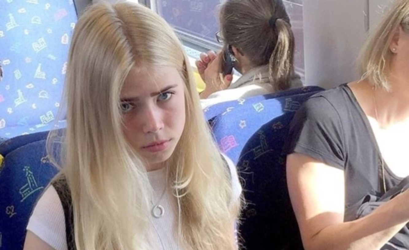 Bus Girl / Blonde Girl On the Bus / Xsusann._