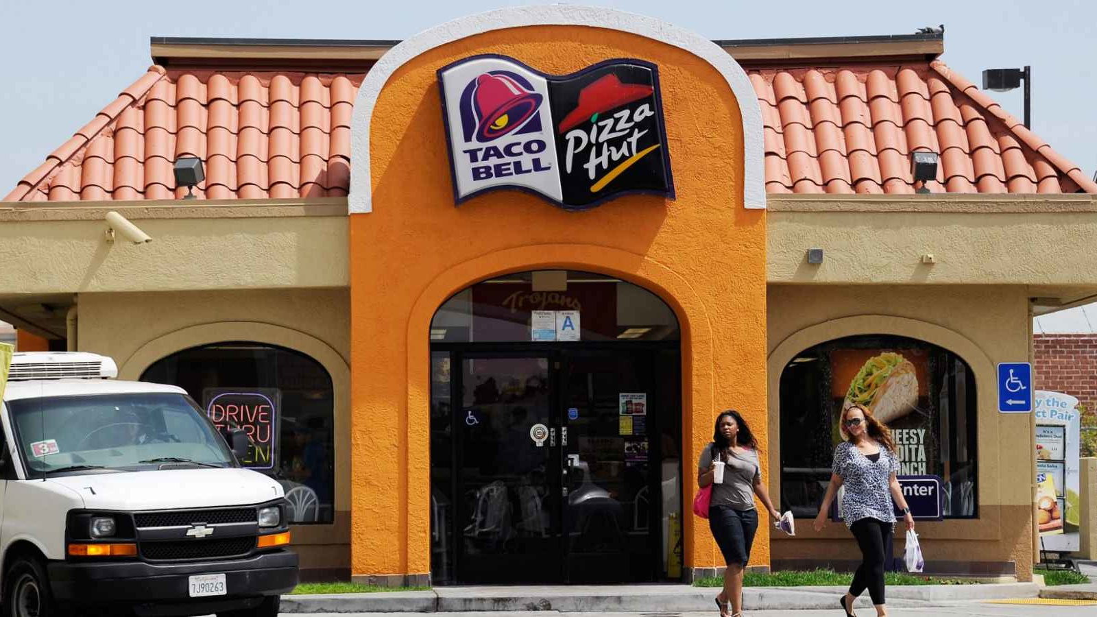 Combination Pizza Hut and Taco Bell