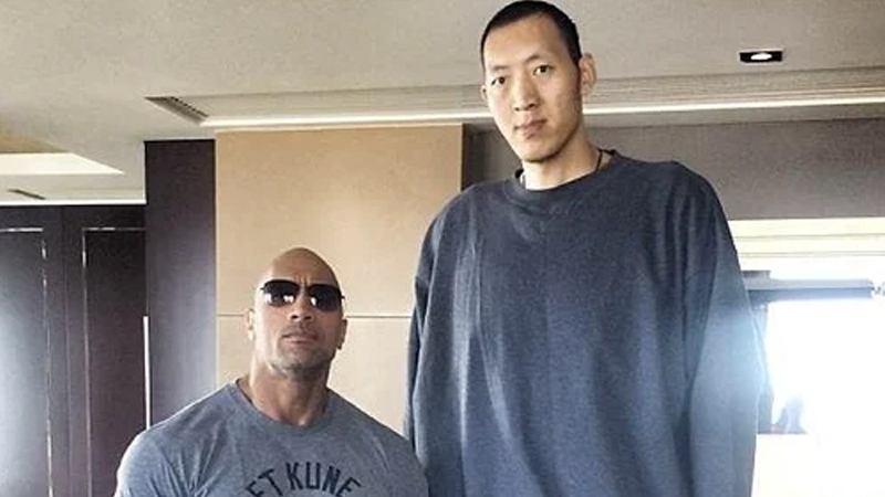 Dwayne "The Rock" Johnson Standing Next to Sun Ming Ming Meme Template