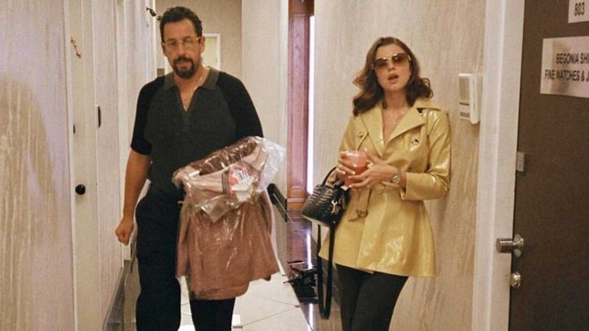 E-girl & Her Podcaster Boyfriend