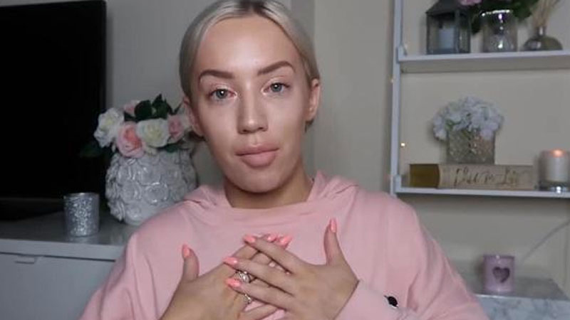 Elle Darby White Moose Café Exposure Controversy