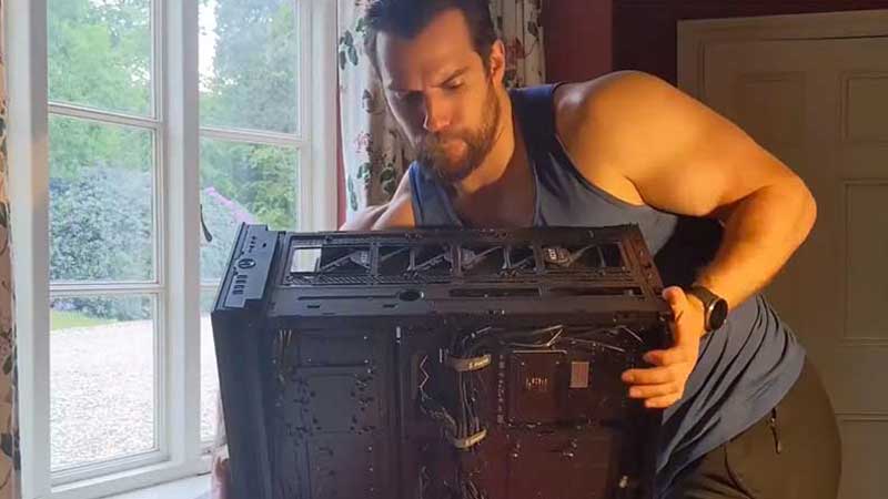 Henry Cavill Building Gaming PC
