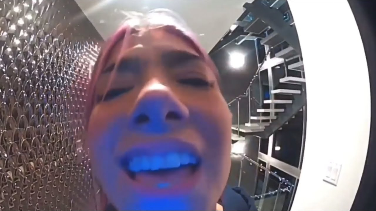 Let Me In Please (Charli D'Amelio) Meme Template