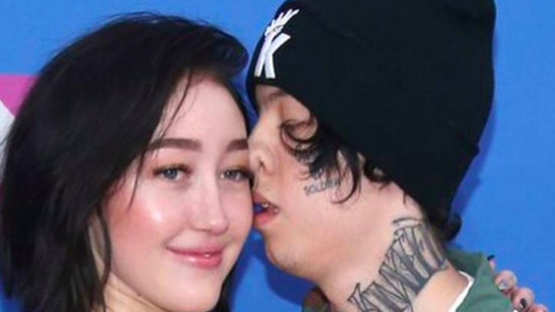 Lil Xan Kissing Noah Cyrus