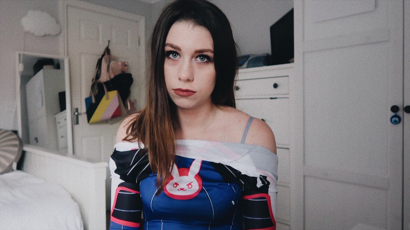 TikTok Gamer Girl Meme Template