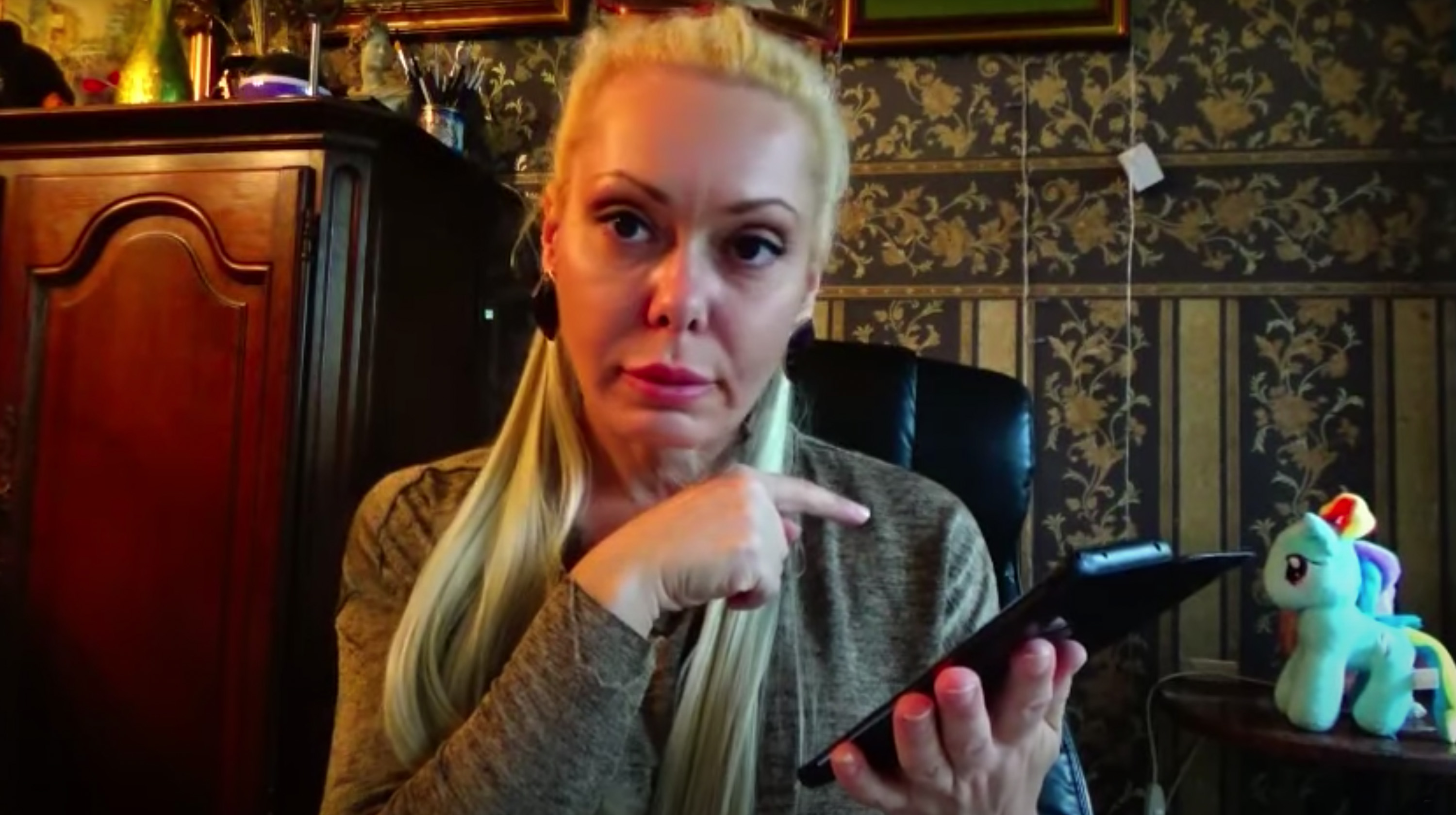 Who the Fuck Dare to Call Me When I'm so Busy